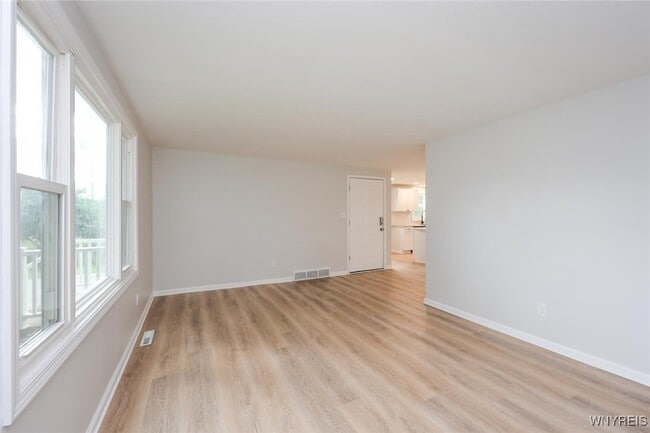 Building Photo - 862 Falcon Dr