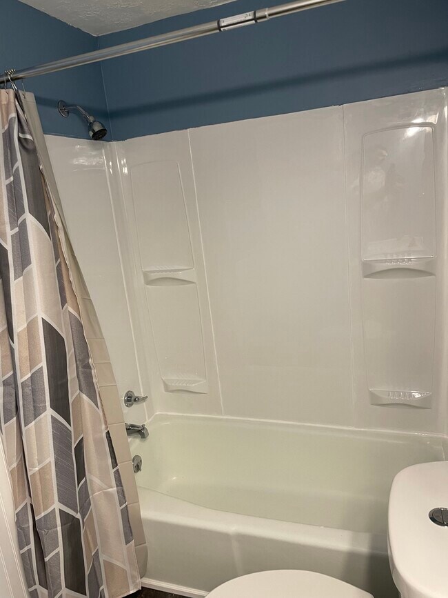 Building Photo - 4360 Inner Circle Dr