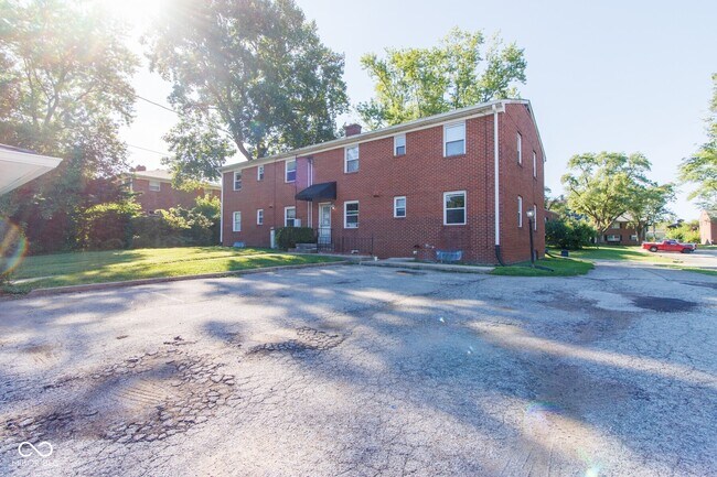 Building Photo - 5918 Devington Rd