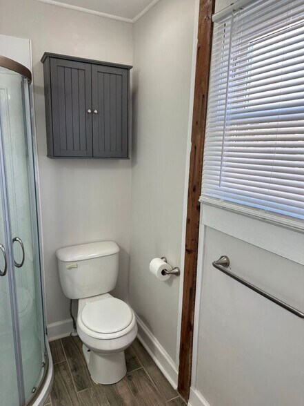 Building Photo - 110 S Valley St