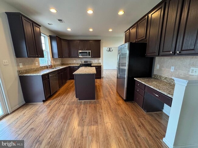Building Photo - 105 Fredericksburg Dr