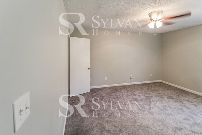 Building Photo - 5238 Stafford Dr NW