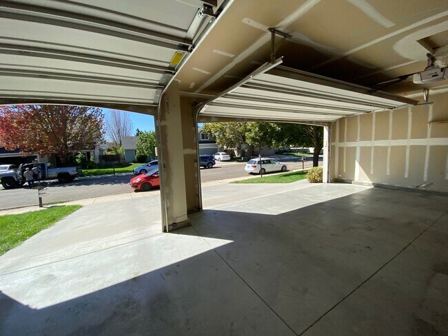 Building Photo - 4 bedroom PLUS office or 5th bedroom in NW Meridian Avail Mid August
