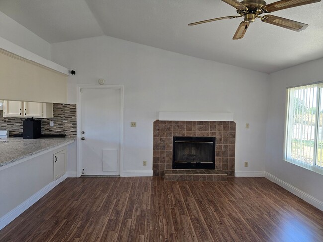 Building Photo - Beautiful 3 Bedroom, 2 Bathroom Home on a Corner Lot – Move-In Ready!