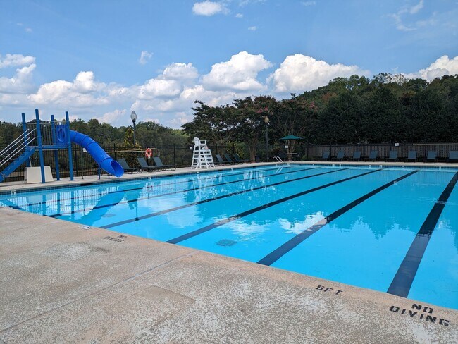 Building Photo - 4 Bedroom Home in Winslow Bay!