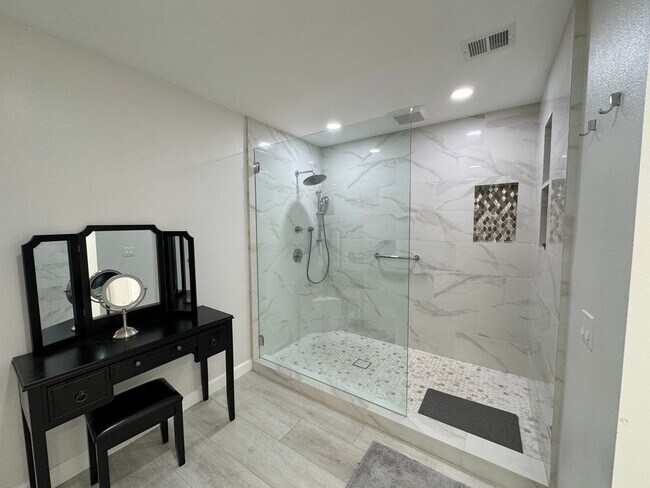 Building Photo - 34983 Mission Hills Dr