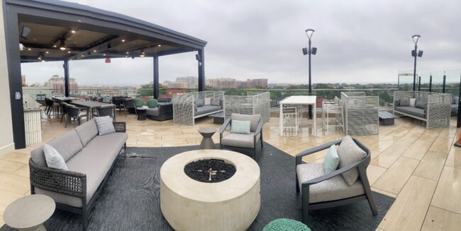 Building Photo - 1021 N Garfield St