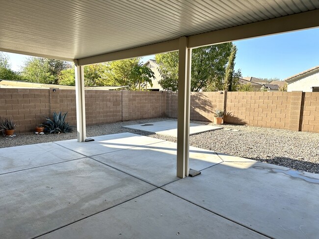 Building Photo - Updated single level home in Peterson Farms.