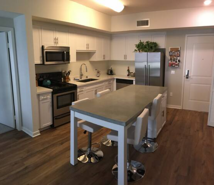 Building Photo - 12655 Bluff Creek Dr