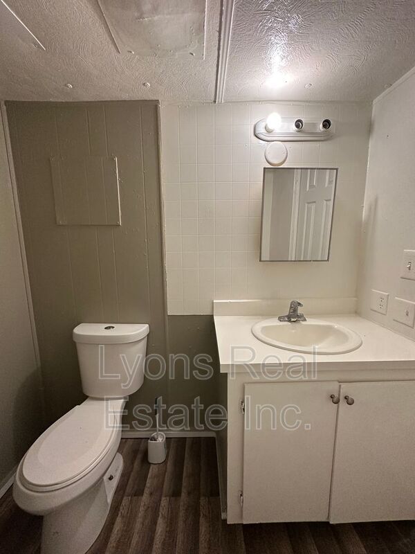 Building Photo - 8086 Heck Dr