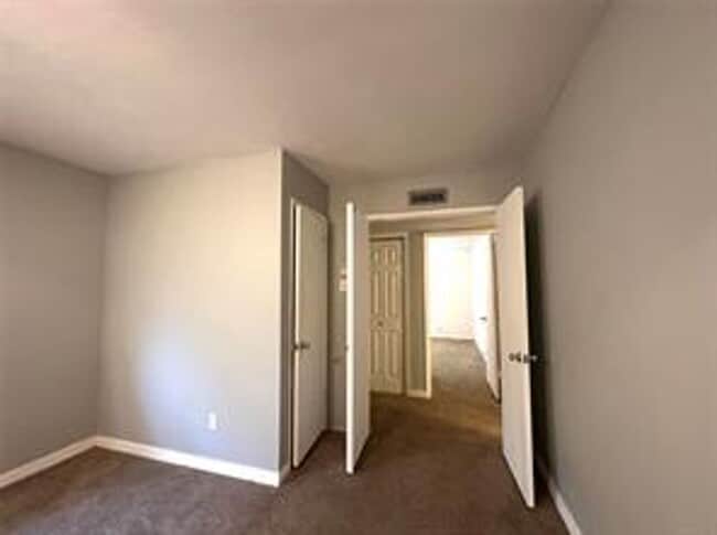 Building Photo - Great location in Plano! Ready beginning of Oct