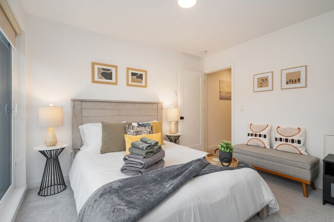 Building Photo - 6125 Sand Point Way NE