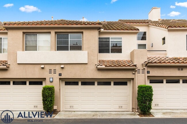 Building Photo - Updated 3 Bed, 2.5 Bath Home Available in ...