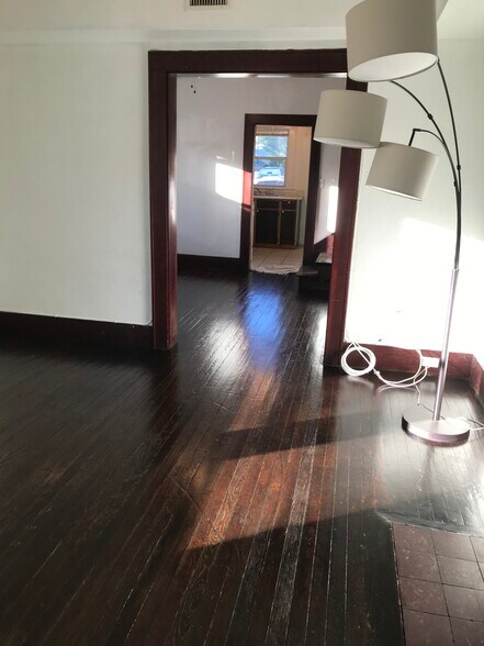 Building Photo - 994 Druid Rd E