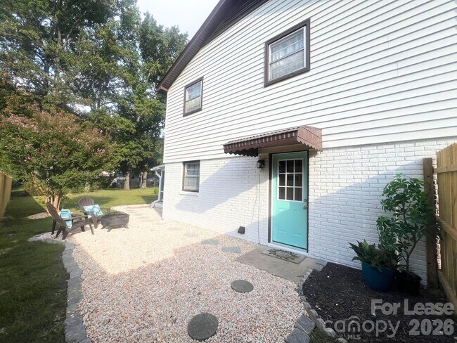 Building Photo - 2213 Milton Rd