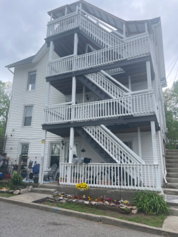 Building Photo - 72 Chapman St