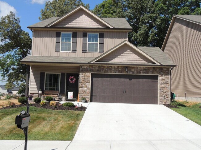 Building Photo - Stunning 3-Bed, 2.5-Bath Home with Hardwood Floors and Fenced Yard in Knoxville