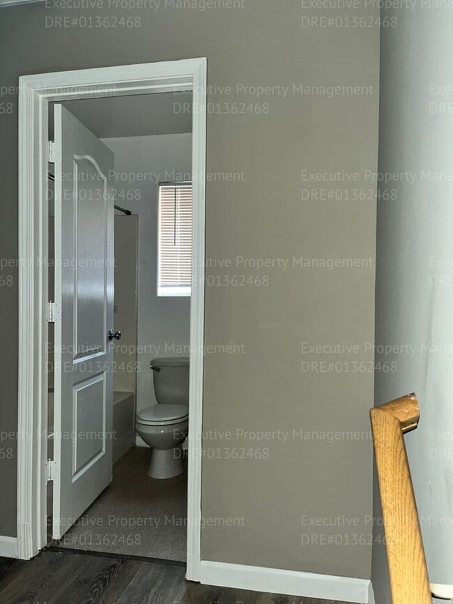 Building Photo - Spacious 3 bedroom, 2.5 bathroom townhome. ASK ABOUT THE MOVE IN SPECIAL (OAC)!