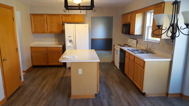 Building Photo - 6946 Seafield Ct