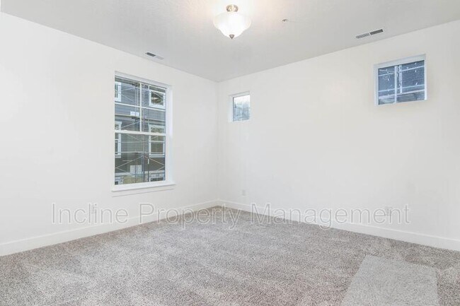 Building Photo - 323 W 435 N