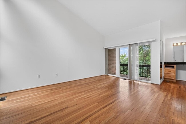 Building Photo - 9404 Woodington Dr