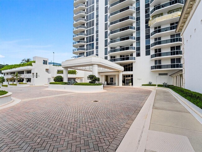 Building Photo - 4779 Collins Ave