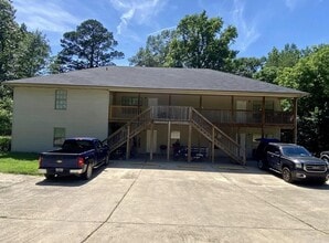 Building Photo - 320 Elmo St