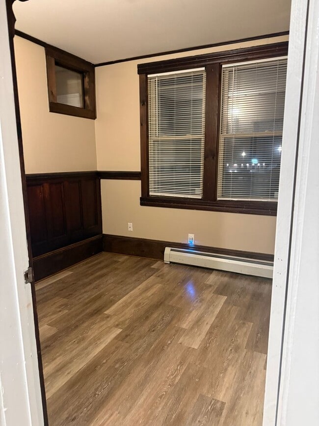 Building Photo - 2Bedroom 1st floor apartment