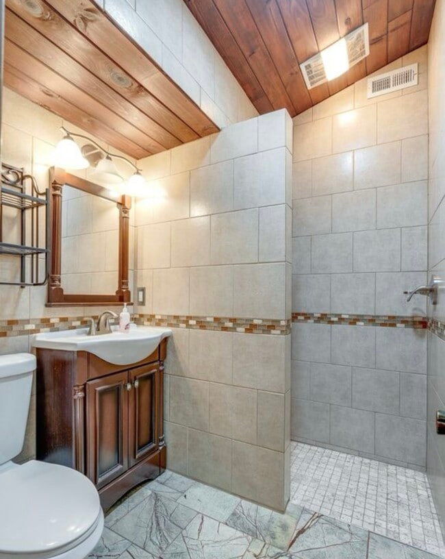 Building Photo - 331 Chickasaw Dr