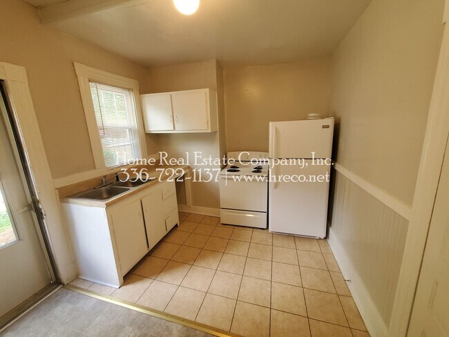 Building Photo - 115 S Spruce St