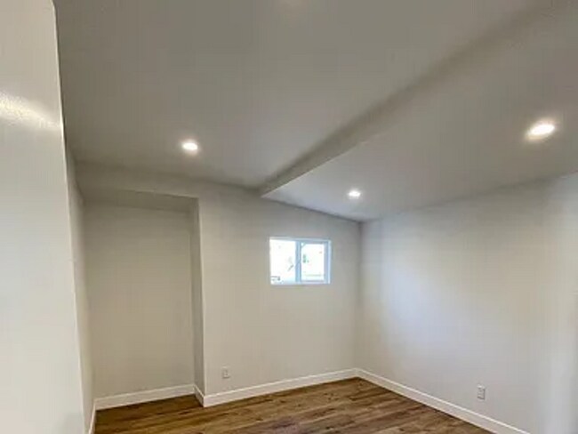 Building Photo - Modern 3BD/2BA in Arts District! Pet Frien...