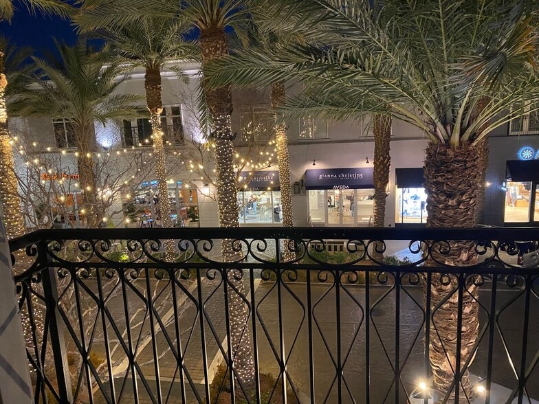 Building Photo - 2260 Village Walk Dr