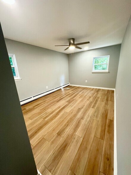 Building Photo - 424 Paxson Ave