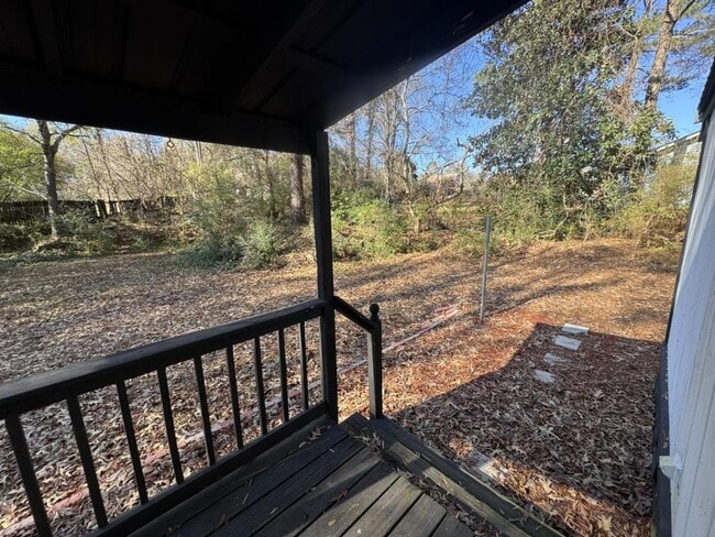 Building Photo - 102 Pine St