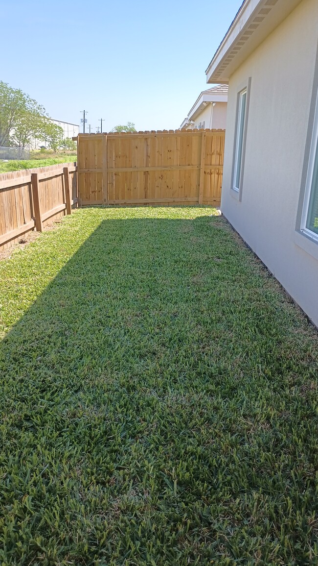 Building Photo - 807 E Starr St