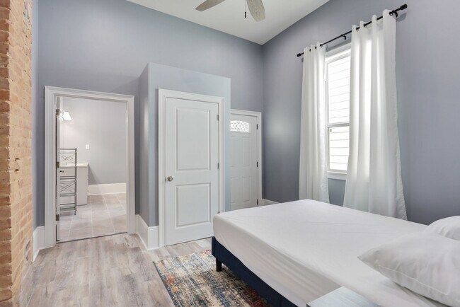 Building Photo - 2BD/2BA in Central City