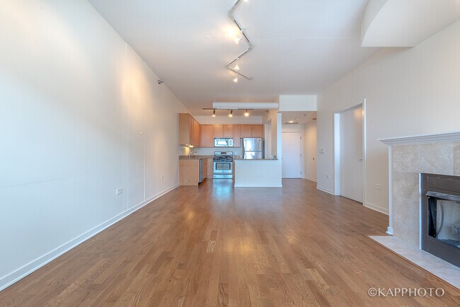 Building Photo - 909 W Washington Blvd