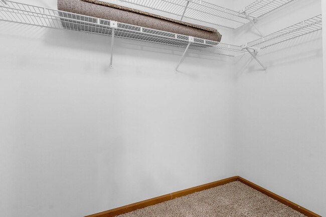 Building Photo - 2S601 River Oaks Dr