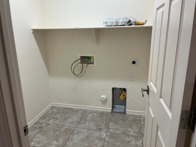 Building Photo - 15728 N 182nd Ln