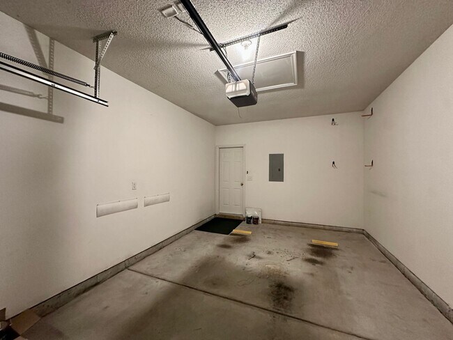 Building Photo - 1504 Sawgrass Ln
