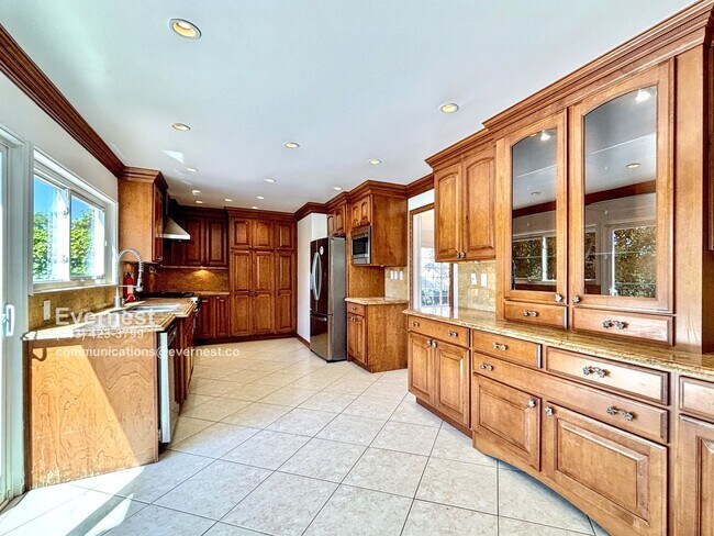 Building Photo - 10211 Clematis Ct
