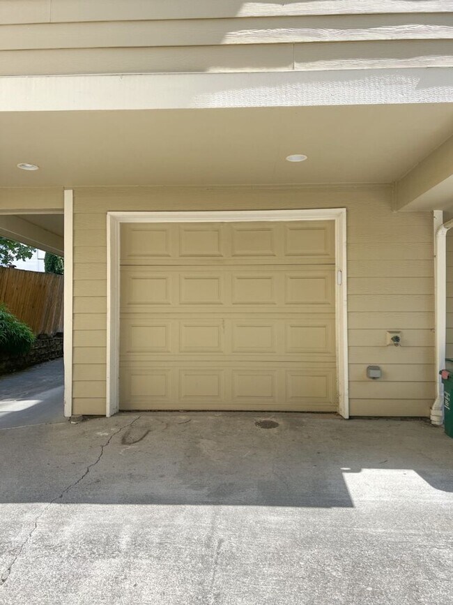 Building Photo - 2Bd/3Ba Seattle Townhouse