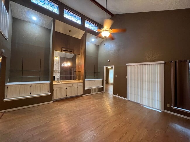 Building Photo - *COMING SOON!* MOVE IN SPECIAL 2 Bedroom Garden Style Villa Home In A Prime Location – Near Shopp...