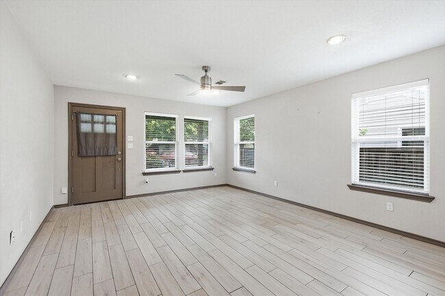 Building Photo - 1804 Glenmore Ave
