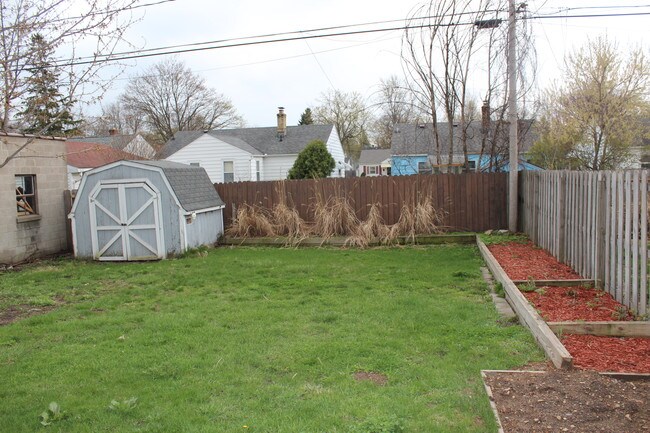 Building Photo - 860 Lake Michigan Dr NW