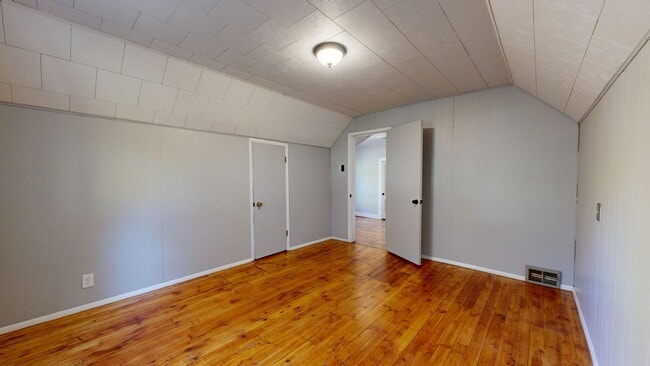 Building Photo - 3- Bedroom, 1- Bath Home with a 2 Car Gara...