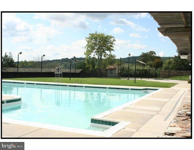 Building Photo - 6627 Commodore Ct