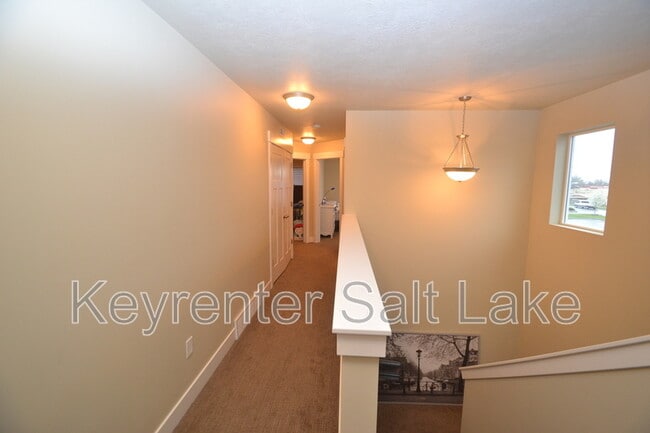Building Photo - 1867 Trail Heights Dr
