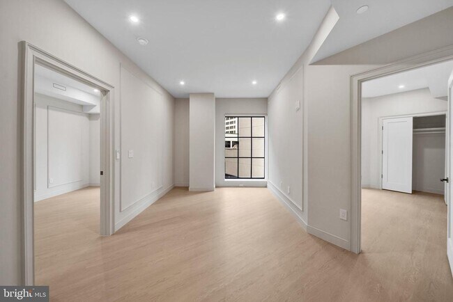 Building Photo - 2121 Ward Pl NW