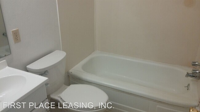 Building Photo - 3 br, 2 bath House - 325 Circle Dr.